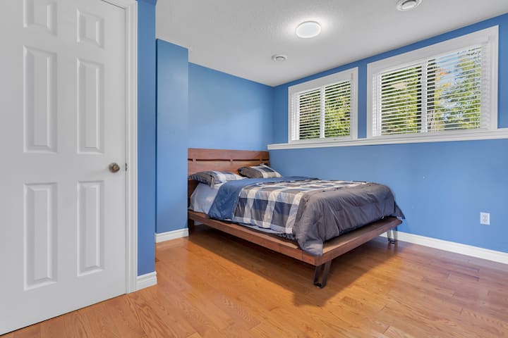 غرفة النوم 1 (الطابق الرئيسي)