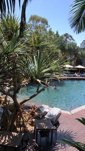 Lush Rainforest Retreat minutes from Hastings St