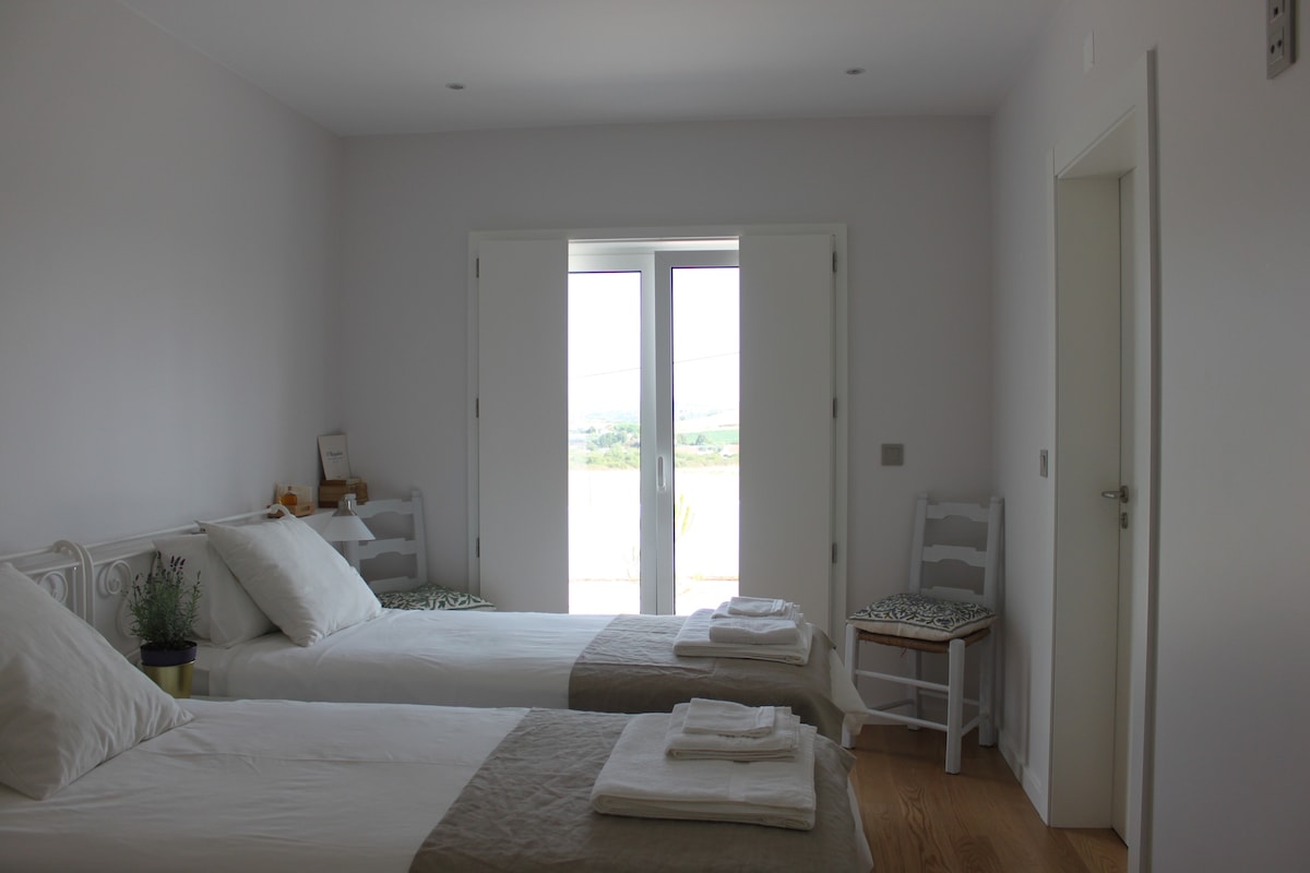 La suite "Beatriz" es especial. Hermosas vistas y dos camas con cabeceros de hierro pintados que te dan un encanto diferente.