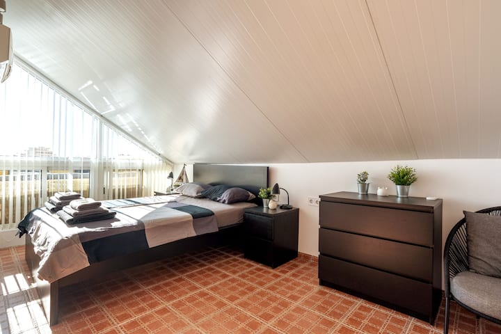 1 ใน 3 ห้องนอนทุกห้องมีเตียงใหญ่