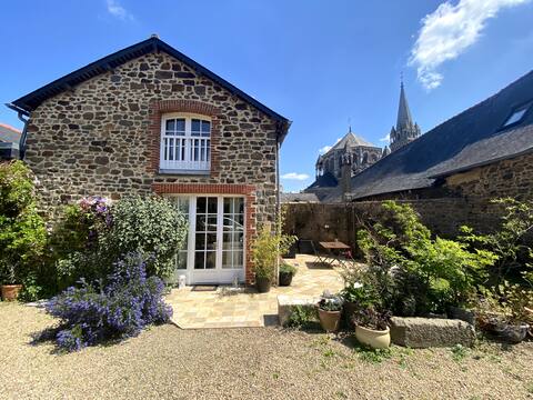 Eugenie's cottage in Tinténiac (5 guests)