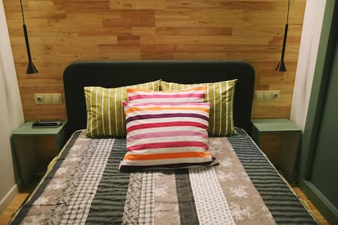 Lovely Modern Studio Apt. in Quiet Area