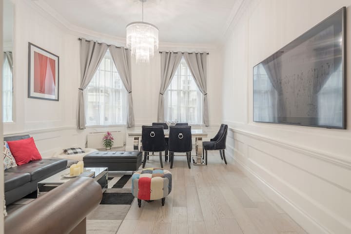 RARE: Oxford Street 2 Bed Apartment- Hyde Park