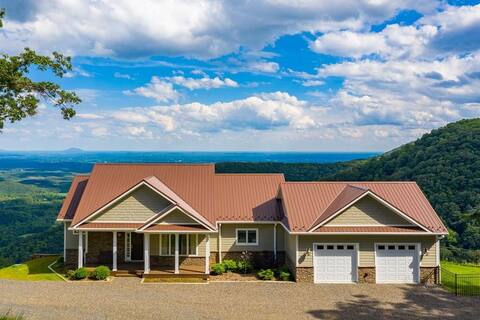Lovely 5-bedroom home with panorama views