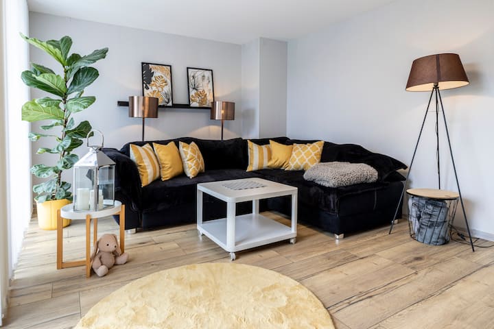 Gelbe Koffer - Design Maisonette - Self-check - Neunkirchen