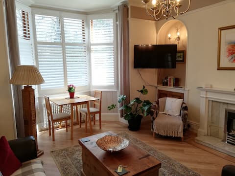 Central Windermere Apartment with Victorian Charm