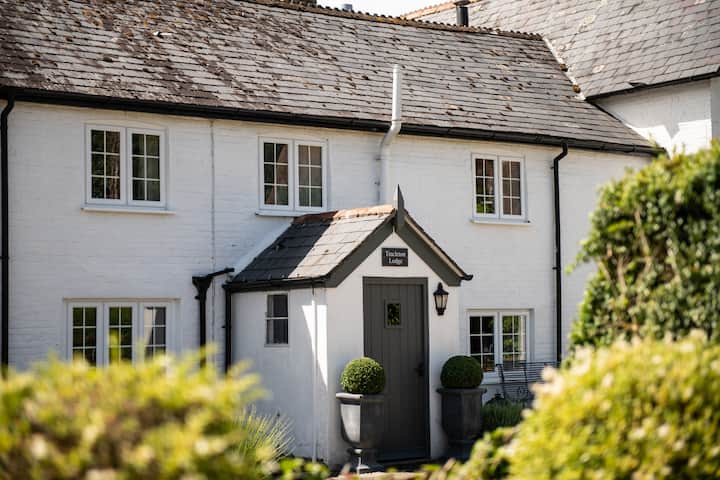 Tincleton Tincleton Lodge - Cottages for Rent in Tincleton, United Kingdom - Airbnb