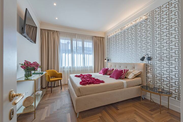 Dreams Over Ponte Vecchio-Luxury-View-5 Bedrooms gallery image 2