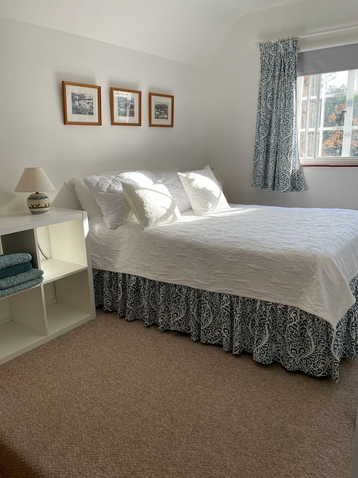 Salle de bain attenante, lit double