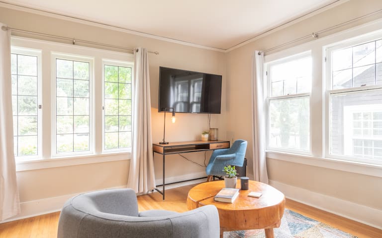 Emerald City Garden Home gallery image 3