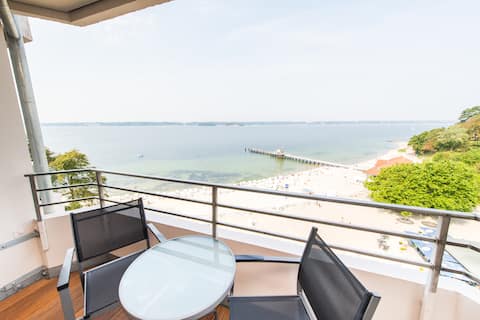 Luxury apartment with water view, two balconies