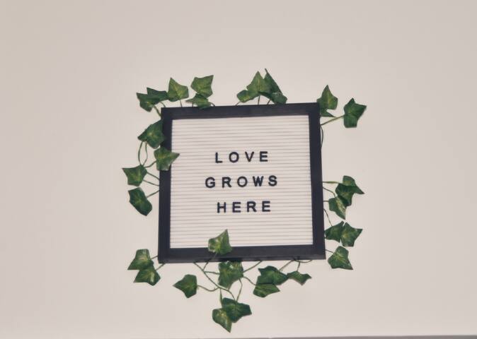 5 BDRM Boho Chic Home by the Beaches gallery image 5