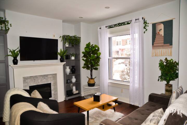 5 BDRM Boho Chic Home by the Beaches gallery image 2