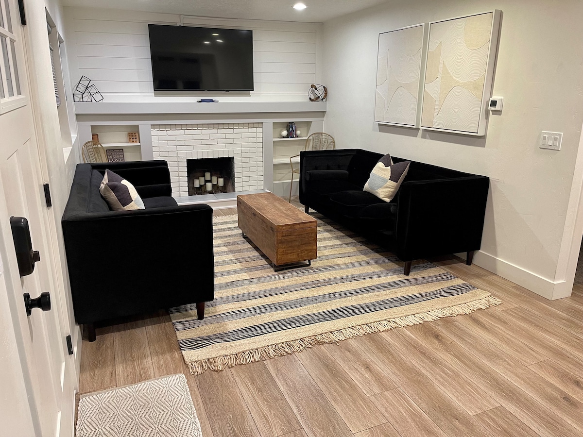 Popular Airbnb listing: Dream House w/ Hot Tub, Sauna, Fire Pit, Bbq in Liberty Wells
