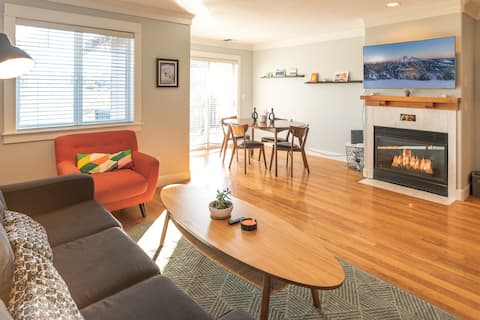 Modern Condo~Fireplace~Walk to Old Mill & River