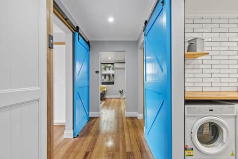 Blue Door on Webster - Modern - Free Parking