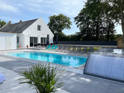 Group lodgings (18/20 people) with heated pool
