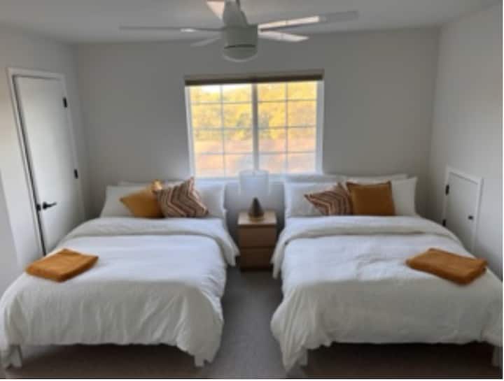 غرفة النوم الثالثة × 2 سرير كامل