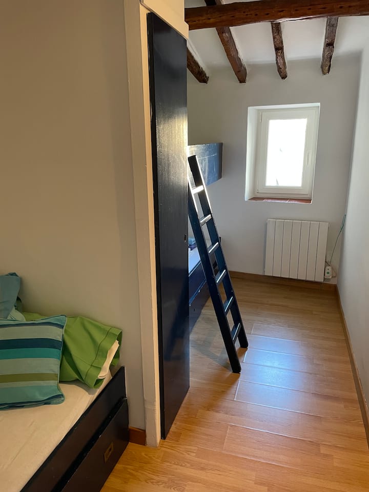 Soveværelset med 3 enkeltsenge.