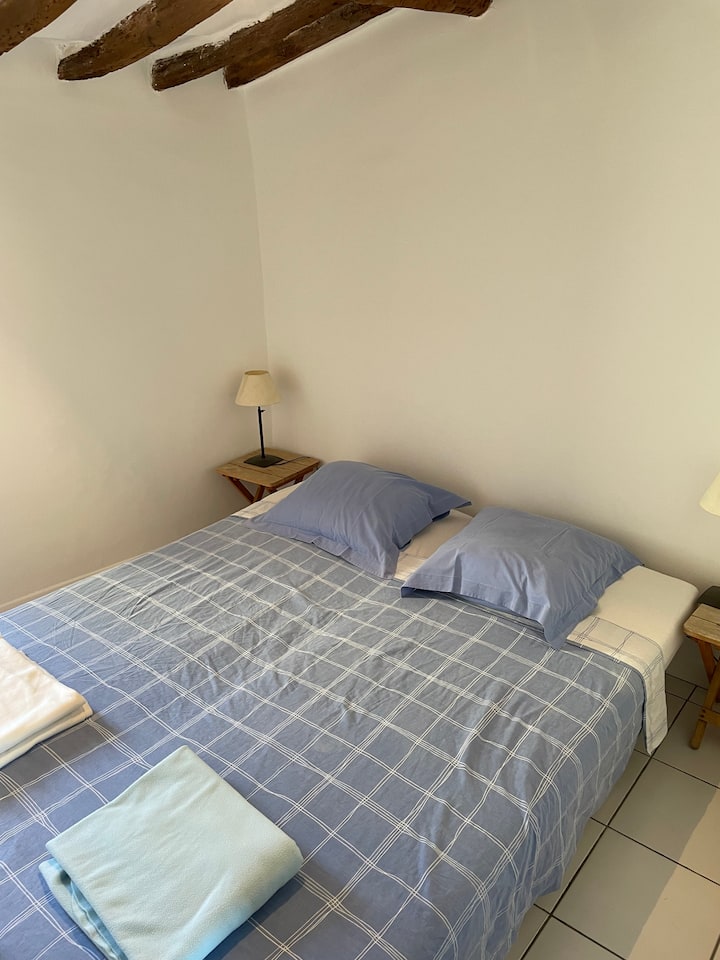 Soveværelset med queensize-dobbeltseng.