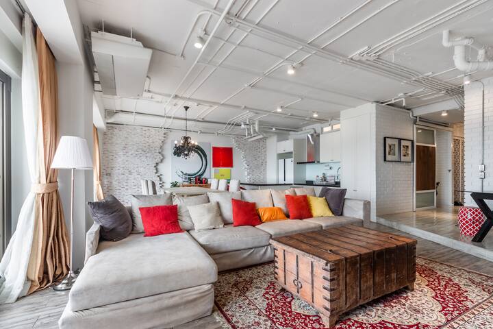 Designer Loft with Stunning RiverView+Free Pick-Up gallery image 5