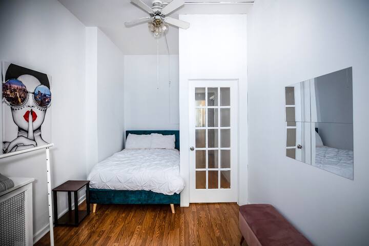 Empire State ~Beautiful 4 Bedrooms~ Prime location gallery image 2