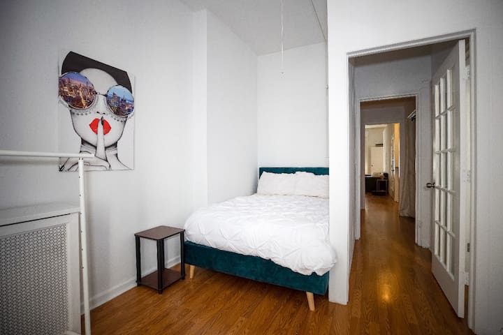 Empire State ~Beautiful 4 Bedrooms~ Prime location