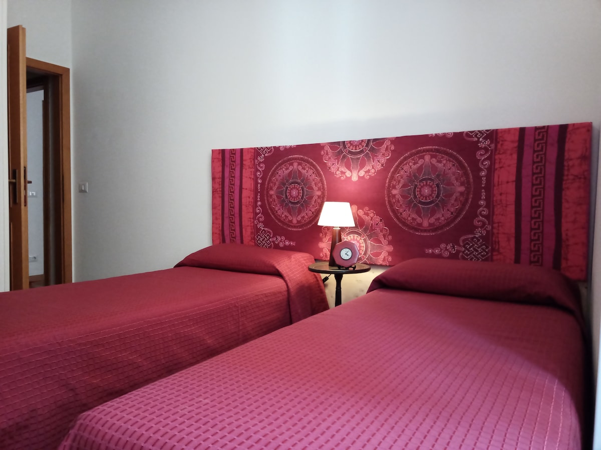 ห้องนอนมีความเป็นไปได้ที่จะมีเตียงคู่หรือเตียงเดี่ยวสองเตียง