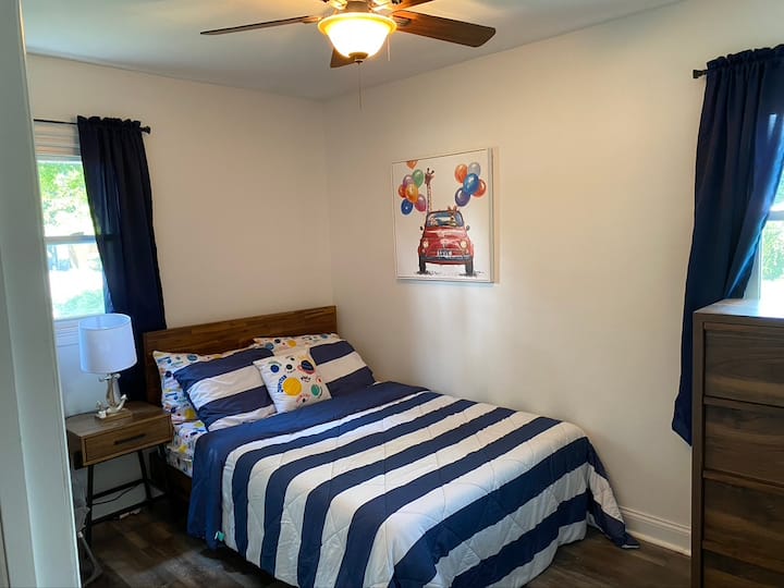 Брачен кревет (широк 150-179 см)