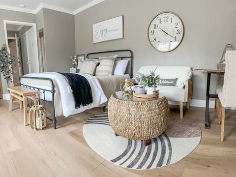 Top performing Airbnb: Private Entry Elegant Quiet Cozy Studio Suite in California