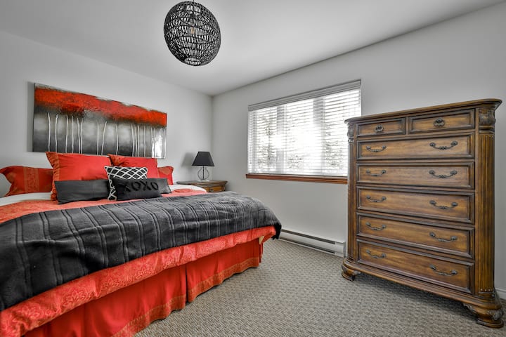 Chambre 1 لتر بحجم كينج
غرفة نوم 1 سرير بحجم كينج