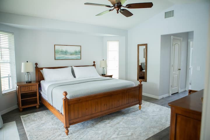 חדר ראשי עם מיטת קינג