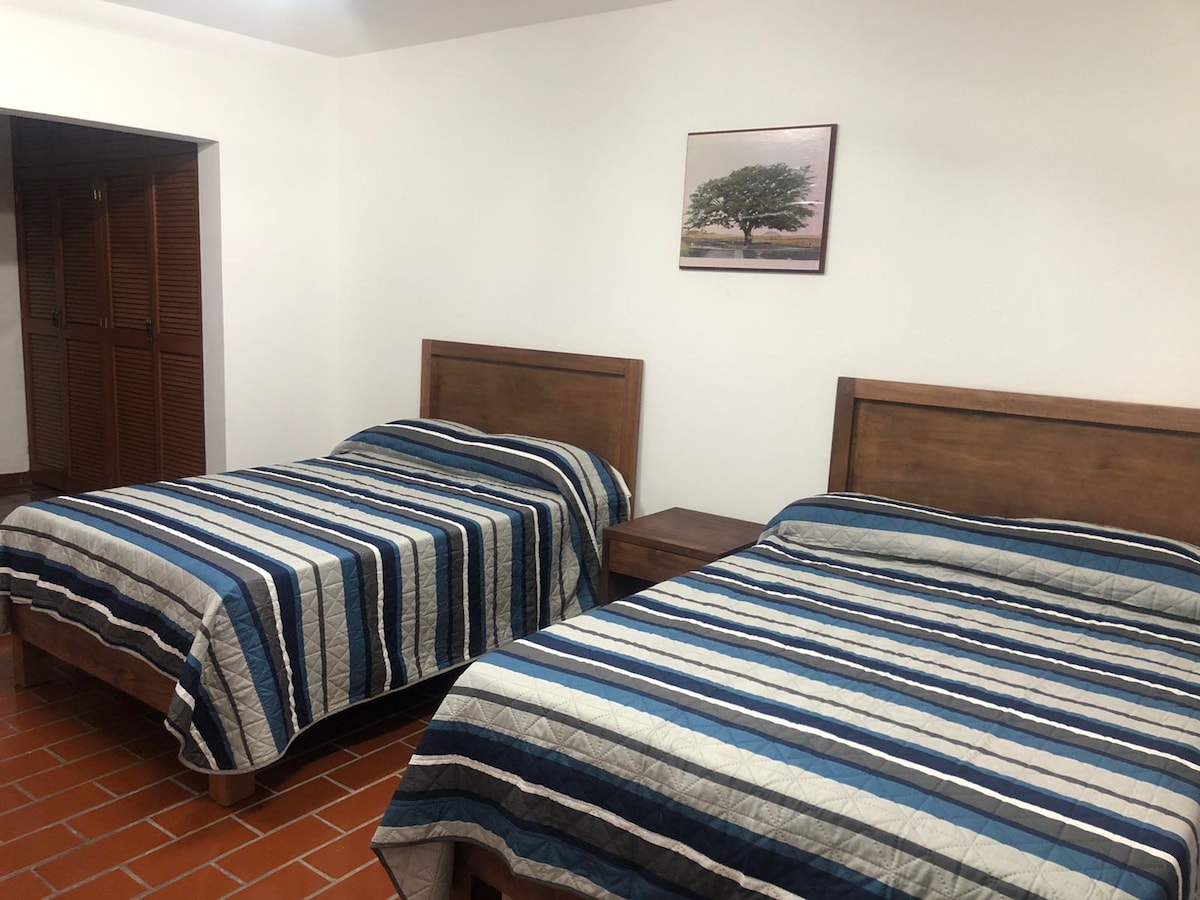 Спалня 3, с 2 двойни легла