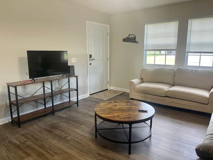 Private 2 bed 2 bath unit Waycross/Jamestown Apt B Apartments for