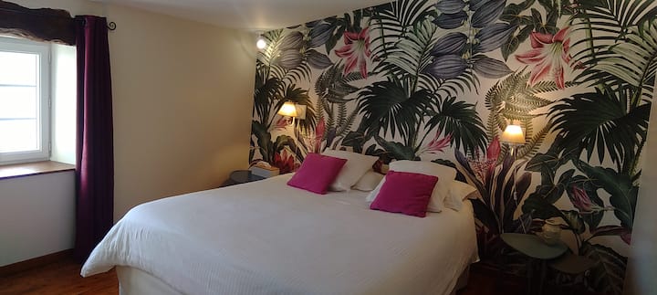 Спалня с легло 160x200, оправено легло при пристигане