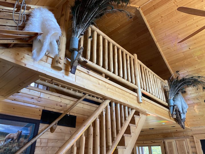 Tazama juu kuelekea kwenye roshani