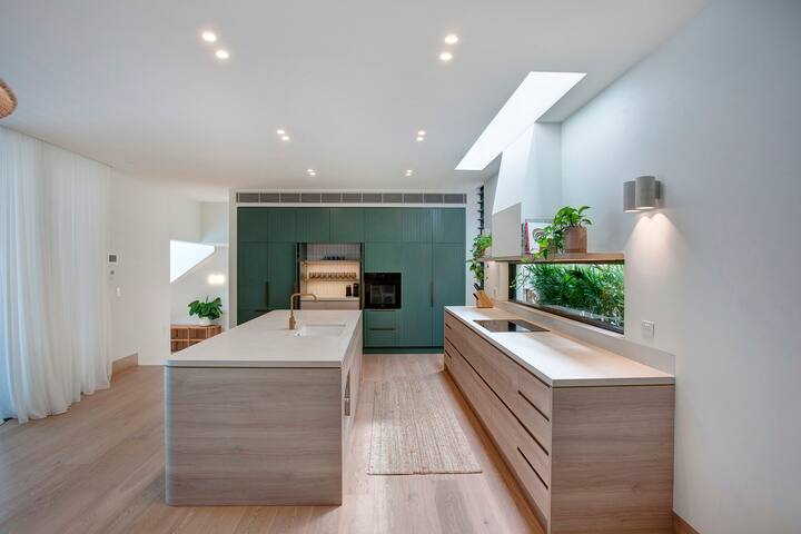 Resort style home in North Bondi gallery image 4