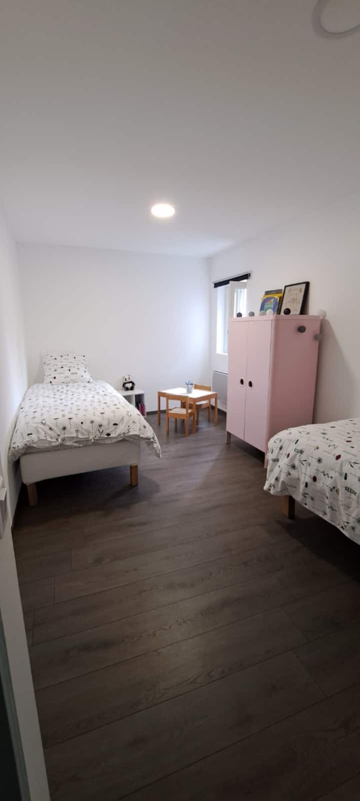 Dhomë me dy krevate 1 person 