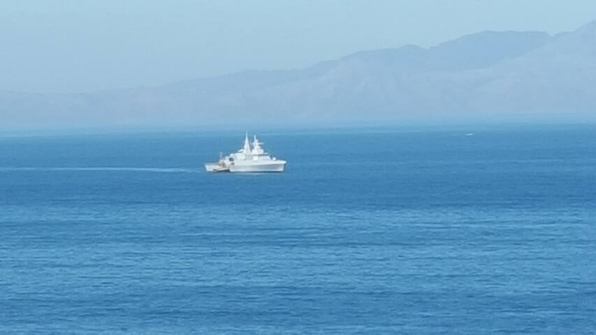 18 Steps – Seaside Cottage with breathtaking views gallery image 3