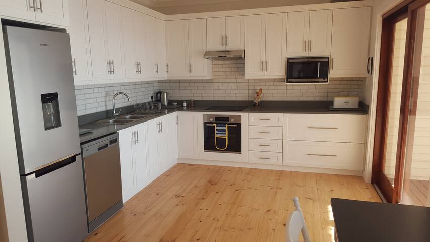 18 Steps – Seaside Cottage with breathtaking views gallery image 4