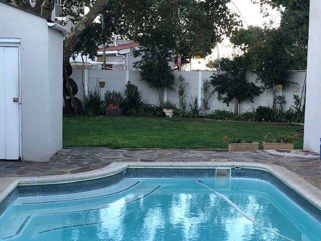 Cheerful 4 bedroom home with pool & inverter gallery image 4