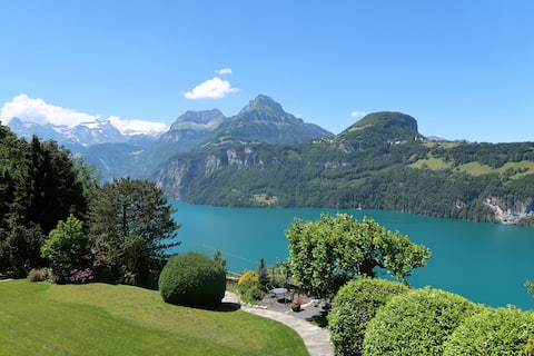 Gable apartment directly above Lake Lucerne, UR