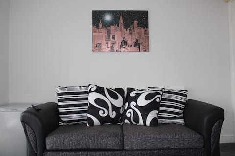 Top performing Airbnb: Lovely Ground floor Studio Apartment in Blackley & Crumpsall
