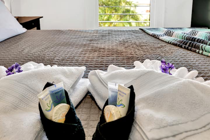 แชมพูครีมนวดผมสบู่เริ่มต้นพร้อมชุดผ้าเช็ดตัวสำหรับผู้เข้าพักแต่ละคน