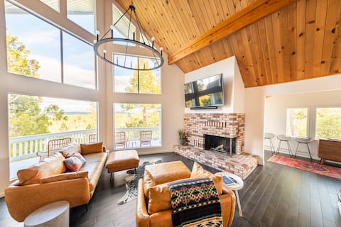 Successful Airbnb property: Stunning Yosemite Mountain Views at The Chalet in Pine Mountain Lake