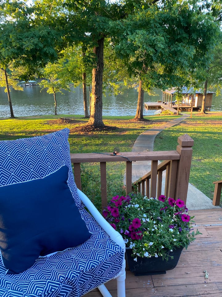 4 bedroom LAKE FRONT home on Lake Sinclair Houses for Rent in Milledgeville, United