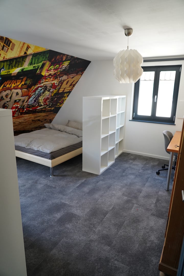 Habitación 1
cama 140 x 200 cm
estante de escritorio

