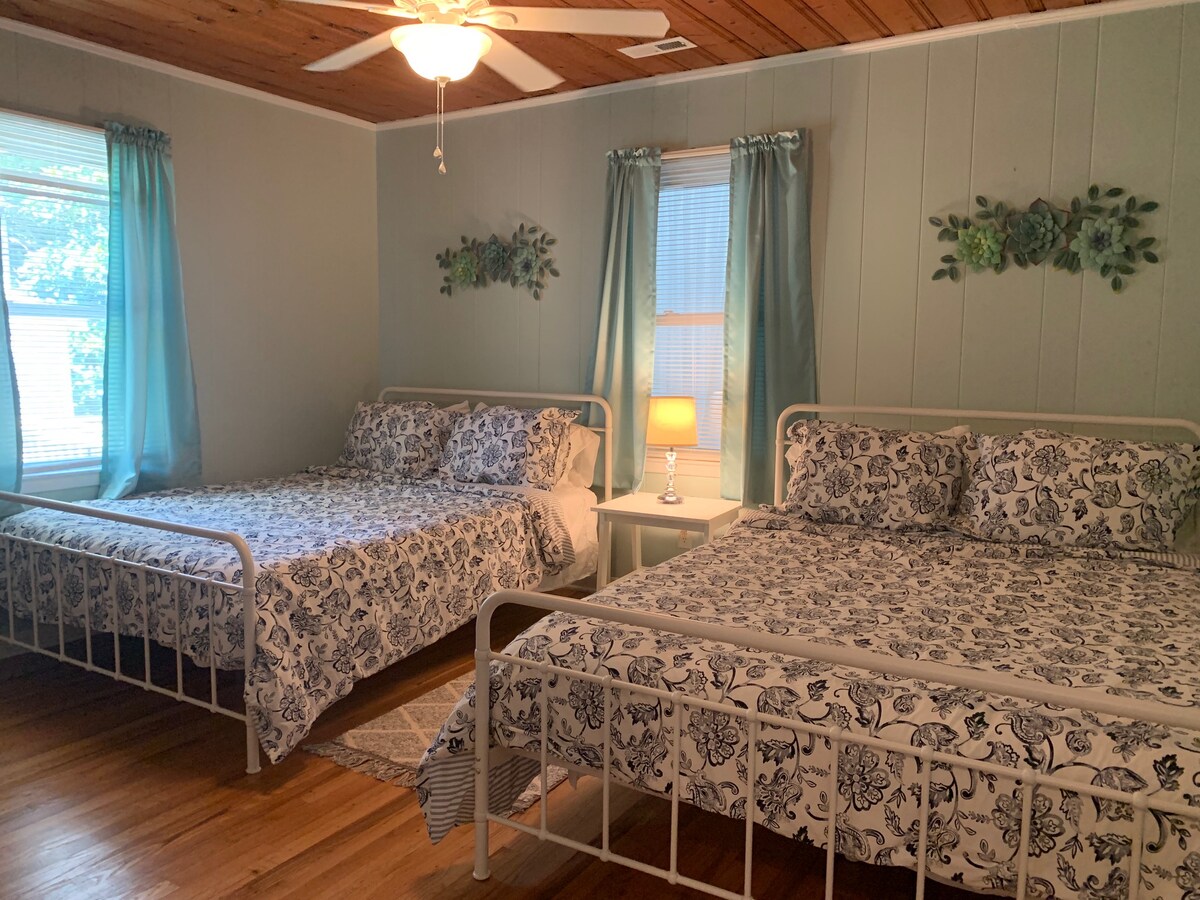 เตียงควีนไซส์ 2 หลัง