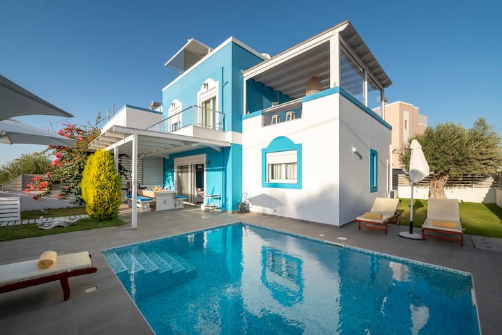 Seabreeze Villa 100mt from the beach