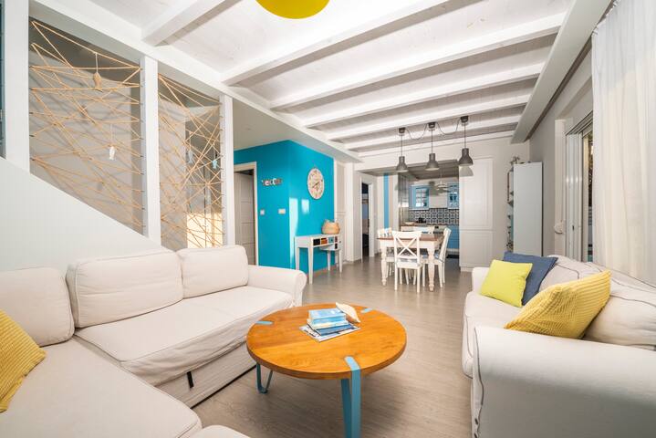 Seabreeze Villa 100mt from the beach gallery image 2